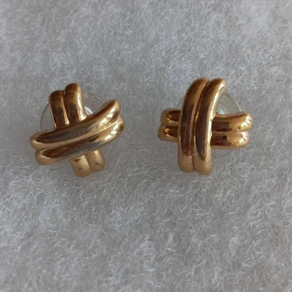 Monet gold tone post earrings - Picture 1 of 2